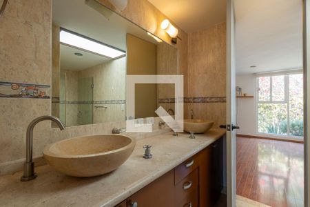 Baño de suite 1 de casa de condomínio para alugar com 3 quartos, 240m² em Tecamachalco, Naucalpan de Juárez