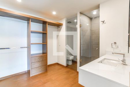 Baño de suite  de apartamento para alugar com 3 quartos, 139m² em Pedregal de Carrasco, Ciudad de México