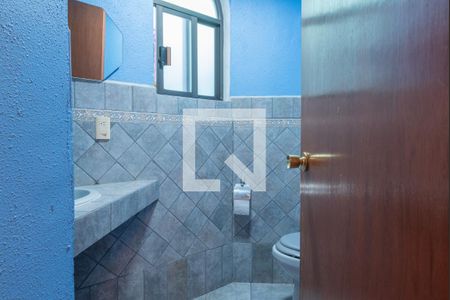 Medio baño  de casa de condomínio para alugar com 4 quartos, 299m² em Lomas de Padierna, Ciudad de México