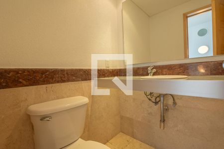 Medio baño  de apartamento para alugar com 3 quartos, 200m² em Bosque Real Country Club, Naucalpan de Juárez