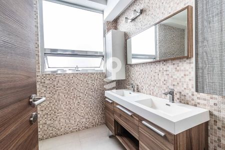Baño de suite 1 de apartamento para alugar com 3 quartos, 210m² em Colonia Del Valle Norte, Ciudad de México