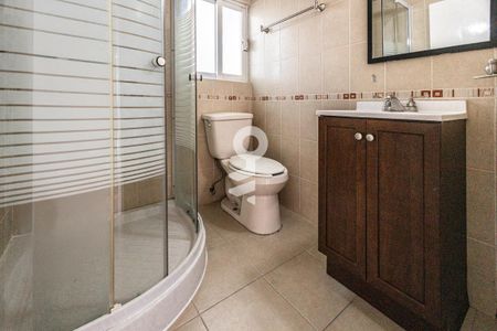 Baño 2 de apartamento para alugar com 2 quartos, 100m² em 022, Tlalnepantla