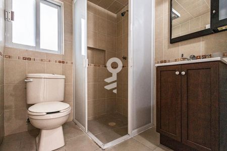 Baño 1 de apartamento para alugar com 2 quartos, 100m² em 022, Tlalnepantla