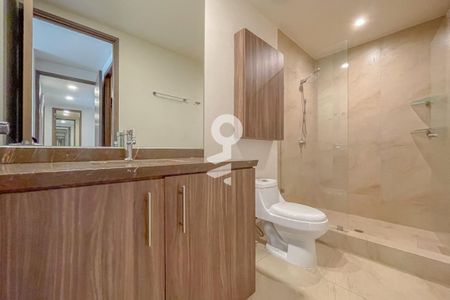 Baño de suite  de apartamento para alugar com 4 quartos, 220m² em Hacienda de Las Palmas, Naucalpan de Juárez