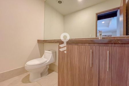Medio baño  de apartamento para alugar com 4 quartos, 220m² em Hacienda de Las Palmas, Naucalpan de Juárez