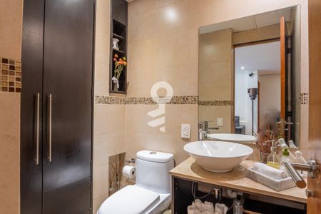 Medio baño de apartamento para alugar com 3 quartos, 250m² em Lomas Country Club, Naucalpan de Juárez