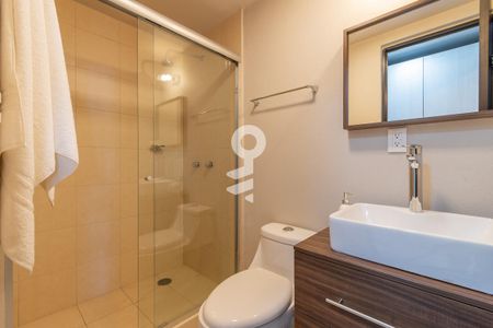 Baño de suite  de apartamento para alugar com 2 quartos, 80m² em Hacienda de Las Palmas, Naucalpan de Juárez
