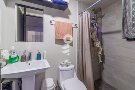 Baño 2 de apartamento para alugar com 2 quartos, 70m² em Juan Escutia, Ciudad de México