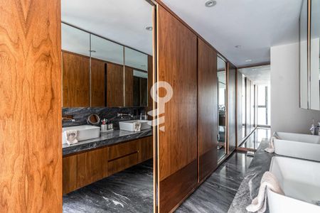 Baño de suite 1 de apartamento para alugar com 3 quartos, 273m² em Polanco V Sección, Ciudad de México