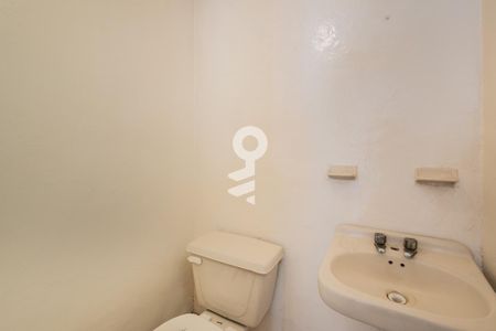 Medio baño de casa para alugar com 3 quartos, 160m² em La Pera Xochinahuac, Ciudad de México