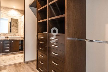 Suite - Clóset de apartamento para alugar com 3 quartos, 225m² em Letran Valle, Ciudad de México
