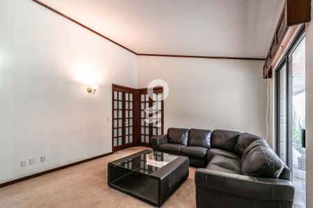 Sala de TV de casa de condomínio para alugar com 5 quartos, 555m² em Granjas Palo Alto, Ciudad de México