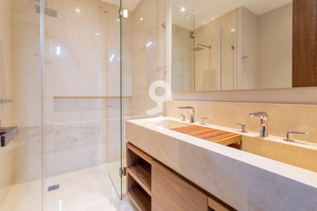 Baño Suite 1 de apartamento para alugar com 2 quartos, 147m² em Los Framboyanes, Ciudad de México