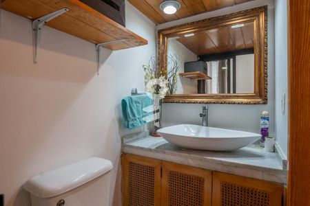Medio baño  de casa para alugar com 4 quartos, 200m² em Lomas Estrella 2da Sección, Ciudad de México
