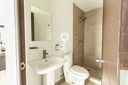 Baño  de apartamento para alugar com 2 quartos, 69m² em El Jaguey, Ciudad de México